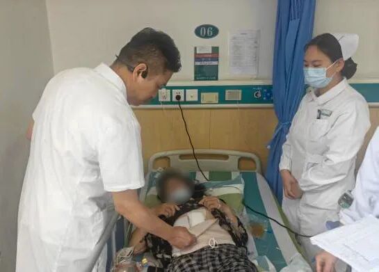 32厘米巨大胃间质瘤完整切除：多学科协作序贯治疗一例